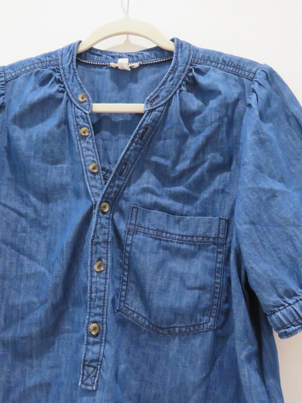 ANTHROPOLOGIE PILCRO Aly Denim Puff-Sleeve Blouse Top Medium Preppy Casual - Picture 8 of 13